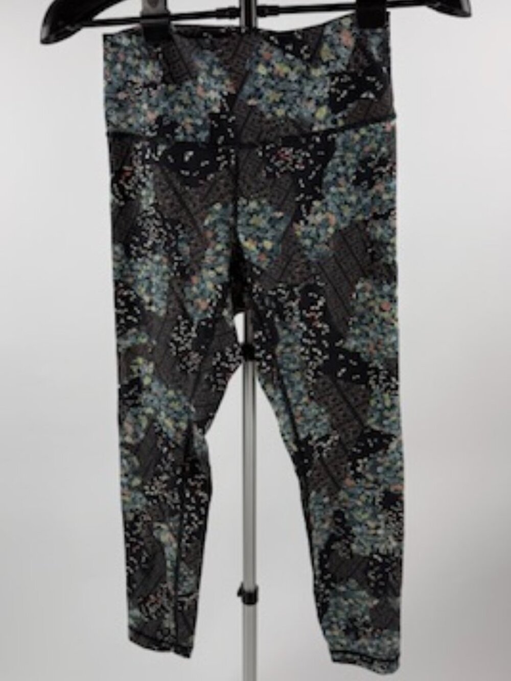 Lululemon Floral Print Cropped Leggings Size 6
